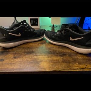 Nike free 2017 size 8